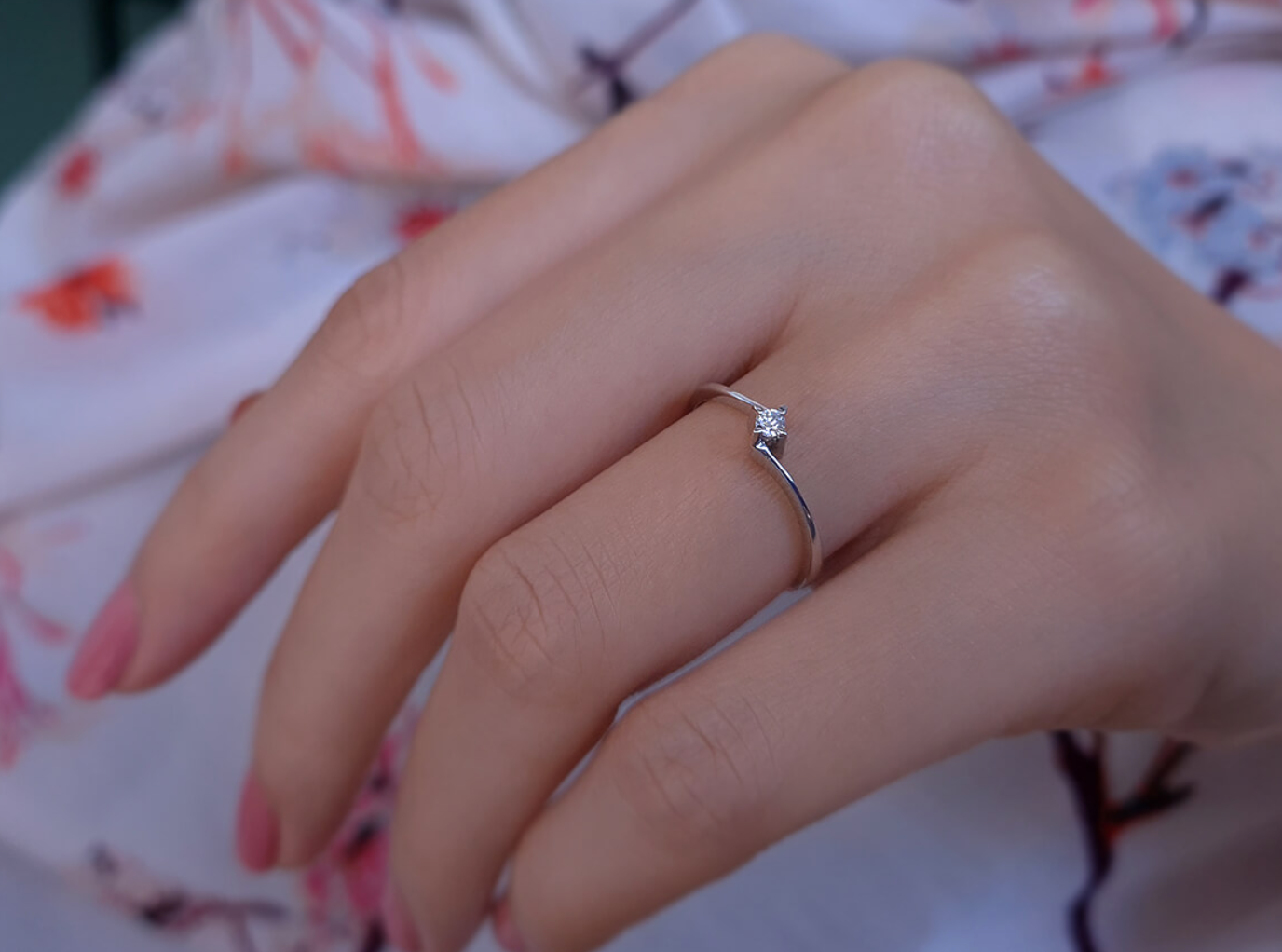Bague solitaire diamant 0,06 carat