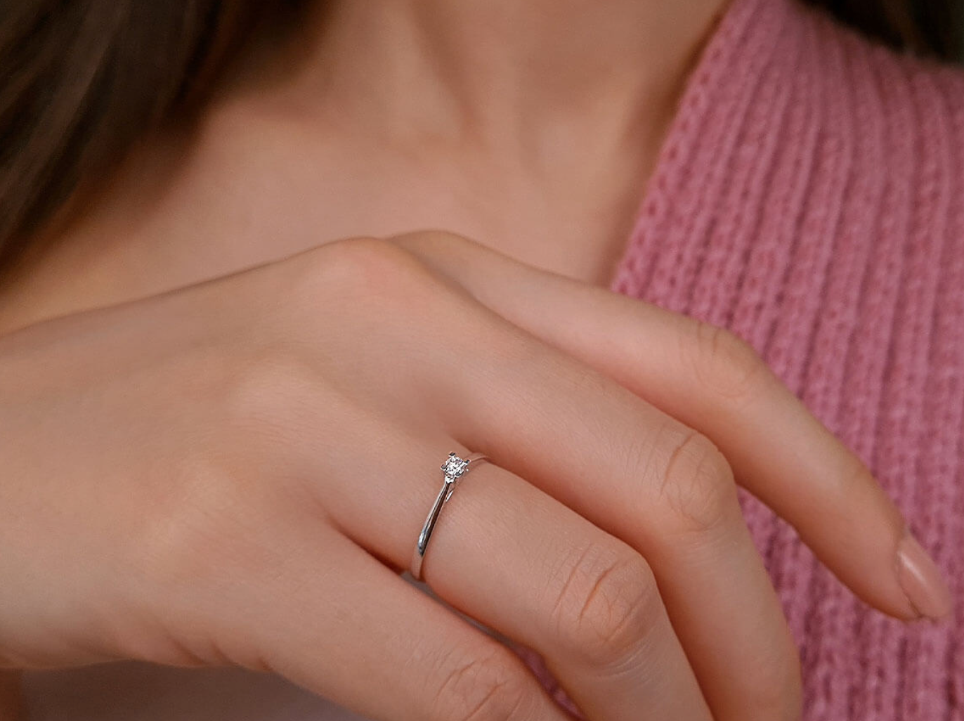 Bague solitaire diamant 0,05 carat