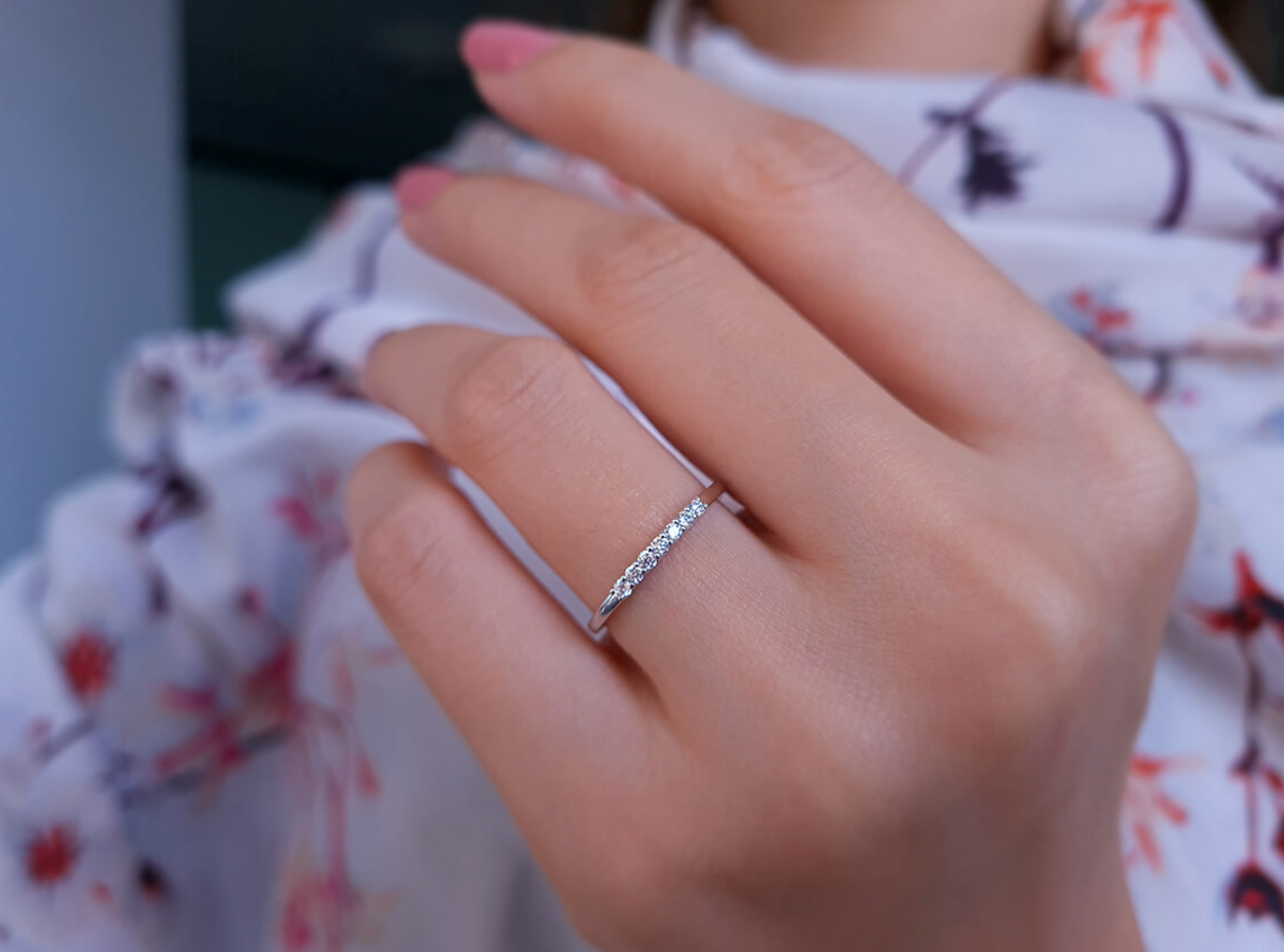 Bague de fiançailles à sept diamants de 0,14 carat