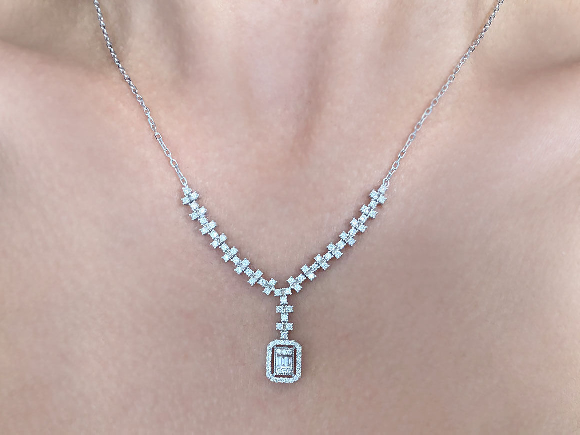 Elegante Diamant Halskette mit Baguette- und runden Diamanten im Pavé-Stil, 0.72 Karat, 14K Gold