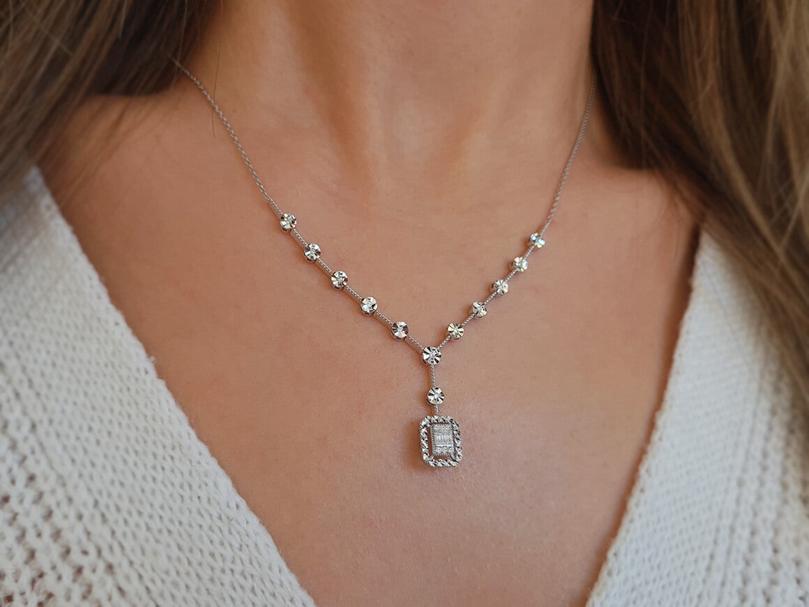 Elegante Diamant Halskette mit runden Diamanten im Pavé-Stil, 0.12 Karat, 8K Gold