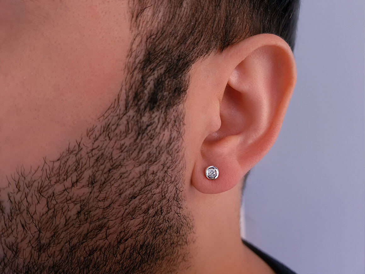 Boucle d'oreille pour homme avec diamant de 0,07 carat