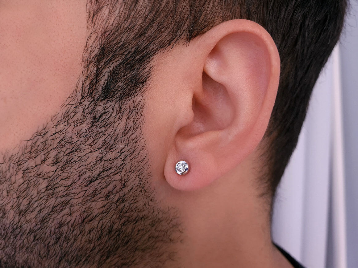 Boucle d'oreille pour homme avec diamant de 0,07 carat