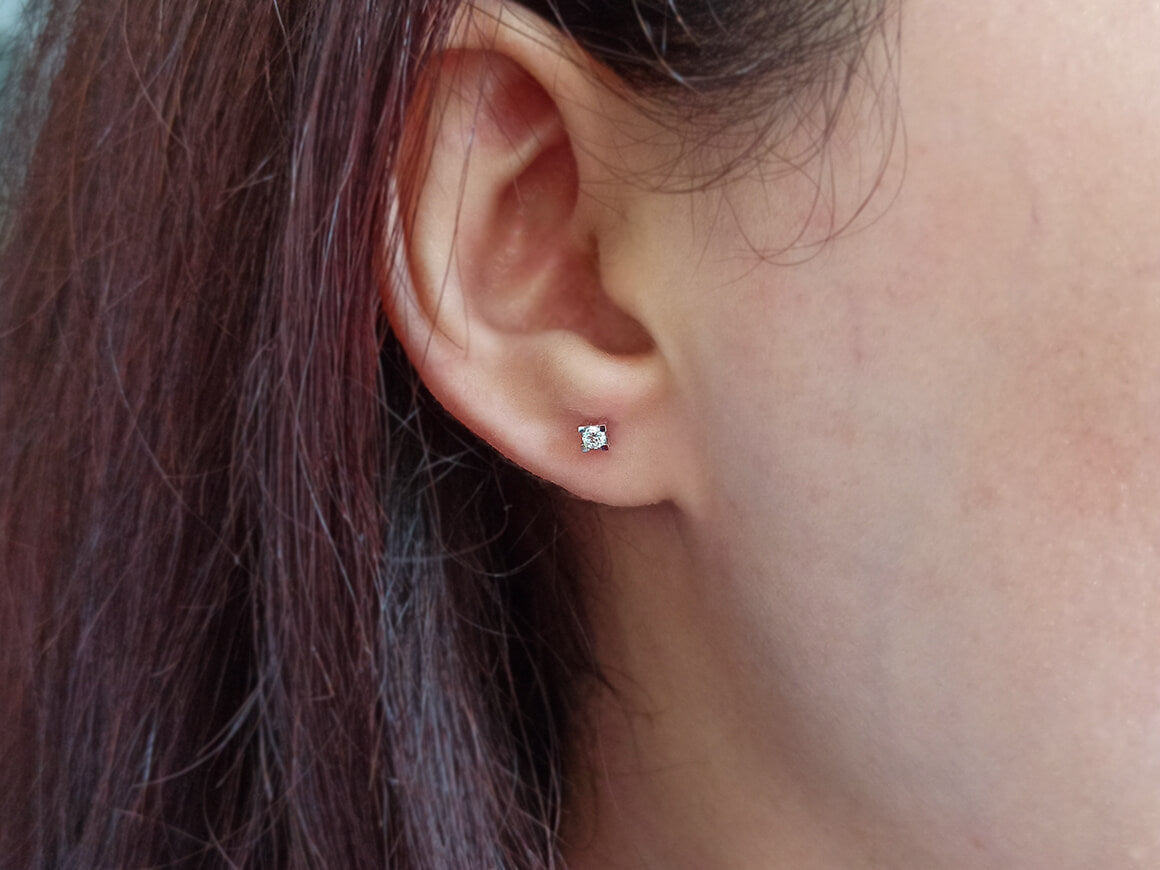 0.12 carat solitaire diamond stud earrings