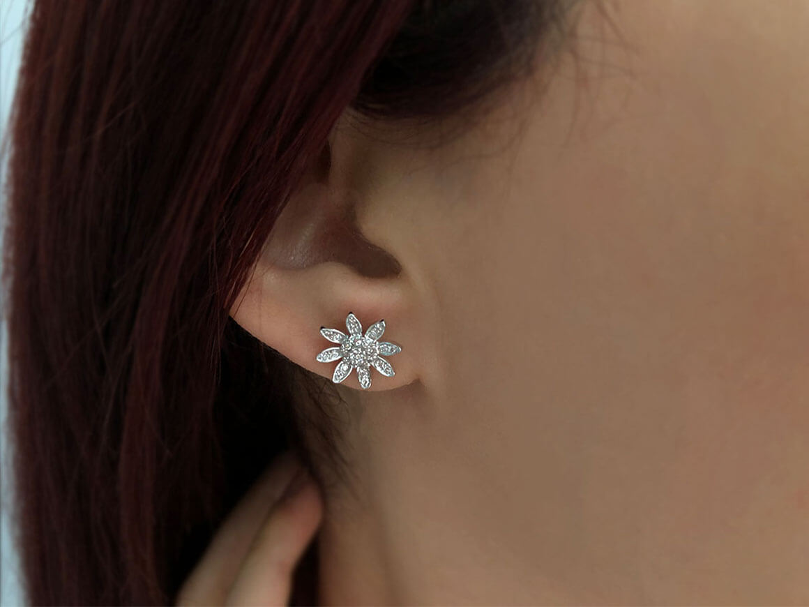 Boucles d'oreilles puces fleur diamant