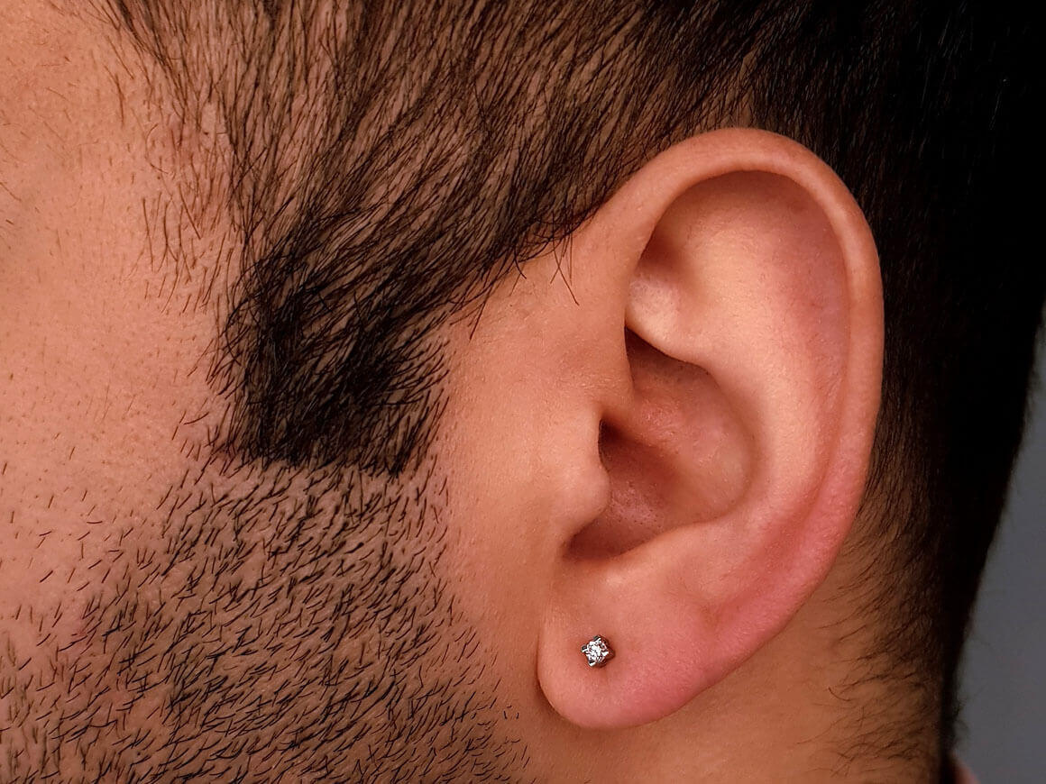 Boucles d'oreilles à tige avec diamant solitaire de 0,06 carat pour hommes