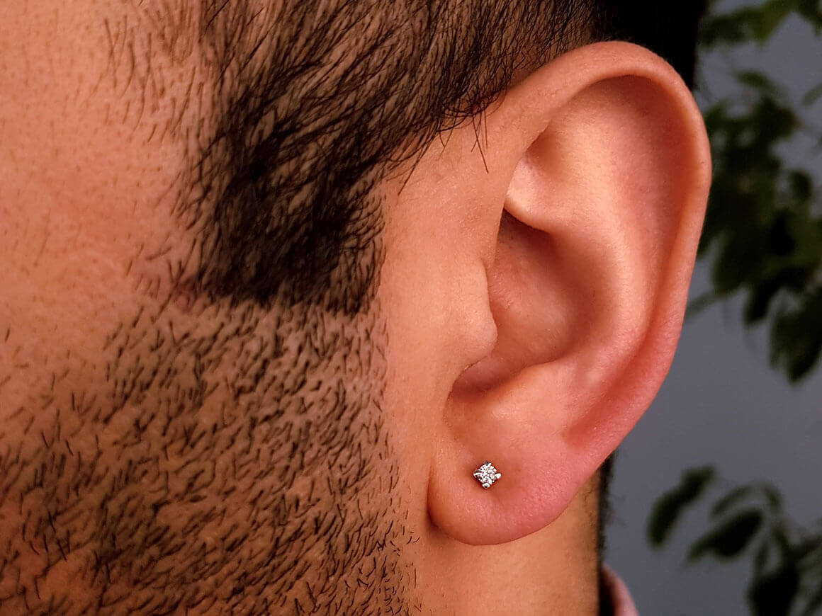 Boucles d'oreilles à tige avec diamant solitaire de 0,06 carat pour hommes