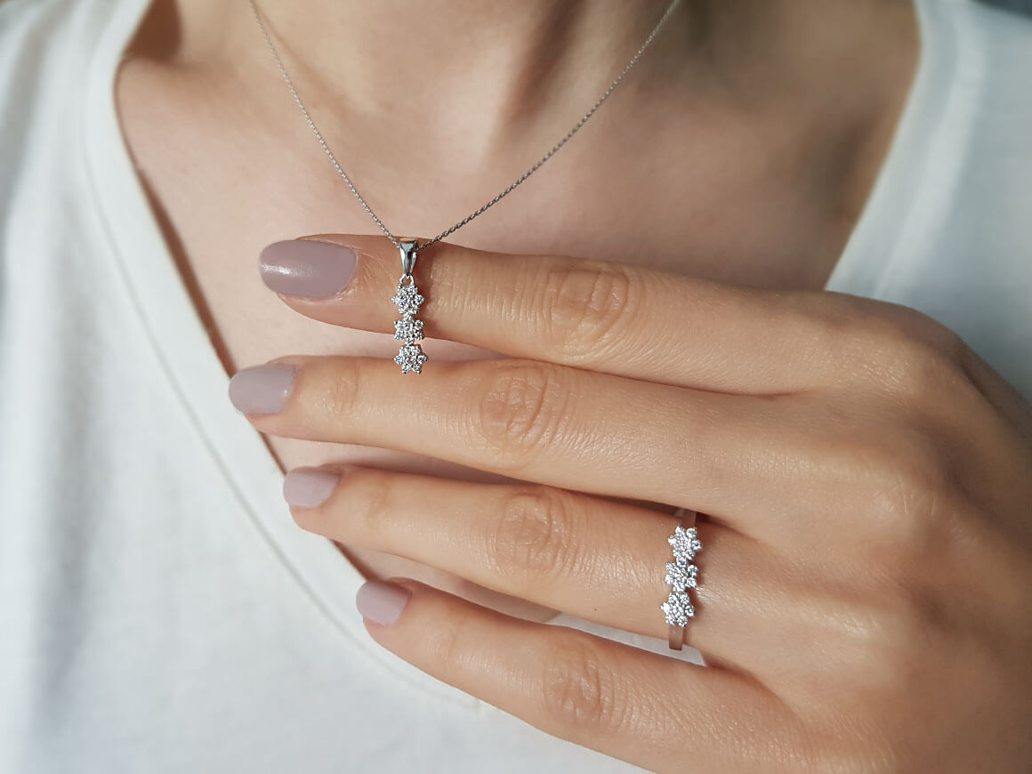 Collier de fleurs Tria en diamant