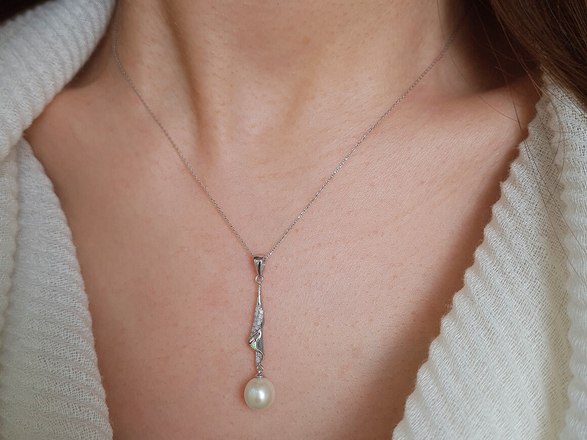 Diamond and pearl necklace