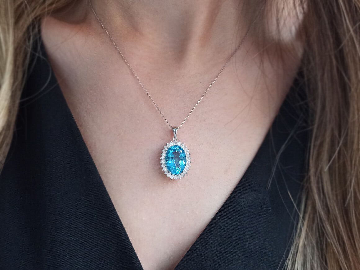 Collier diamant et topaze bleue