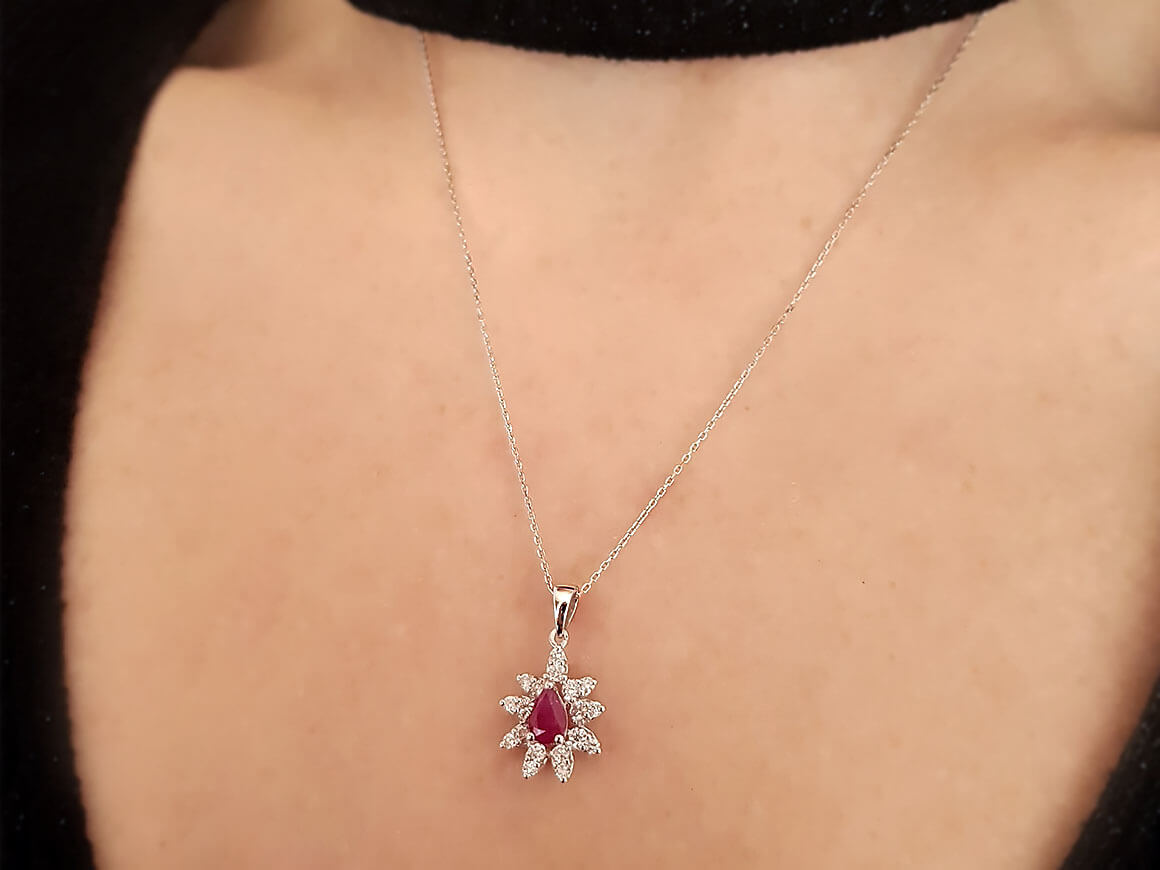 Collier rubis diamant et larme