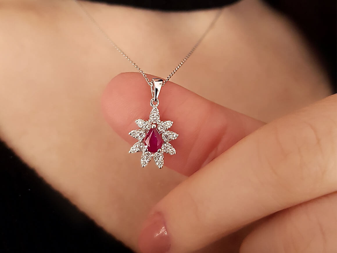 Collier rubis diamant et larme