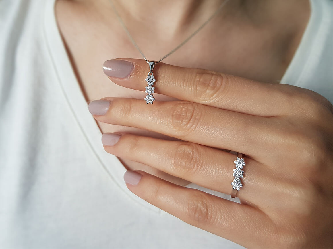 Diamond Tria Daisy Ring