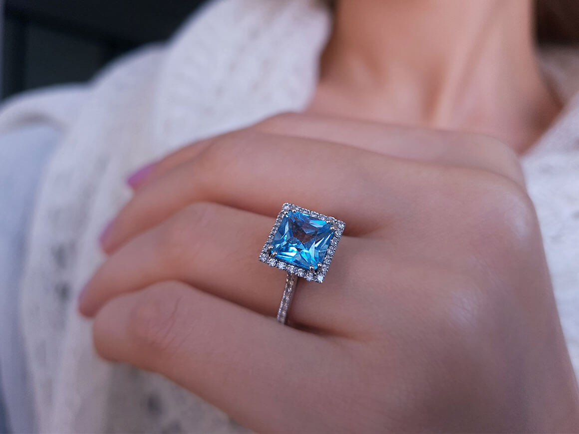 Bague diamant et topaze bleue princesse