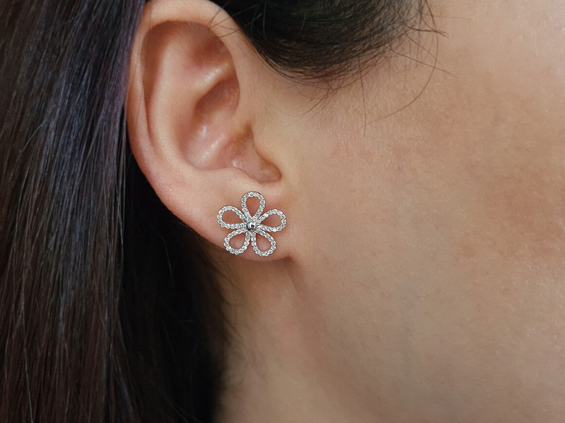Boucles d'oreilles puces fleur diamant