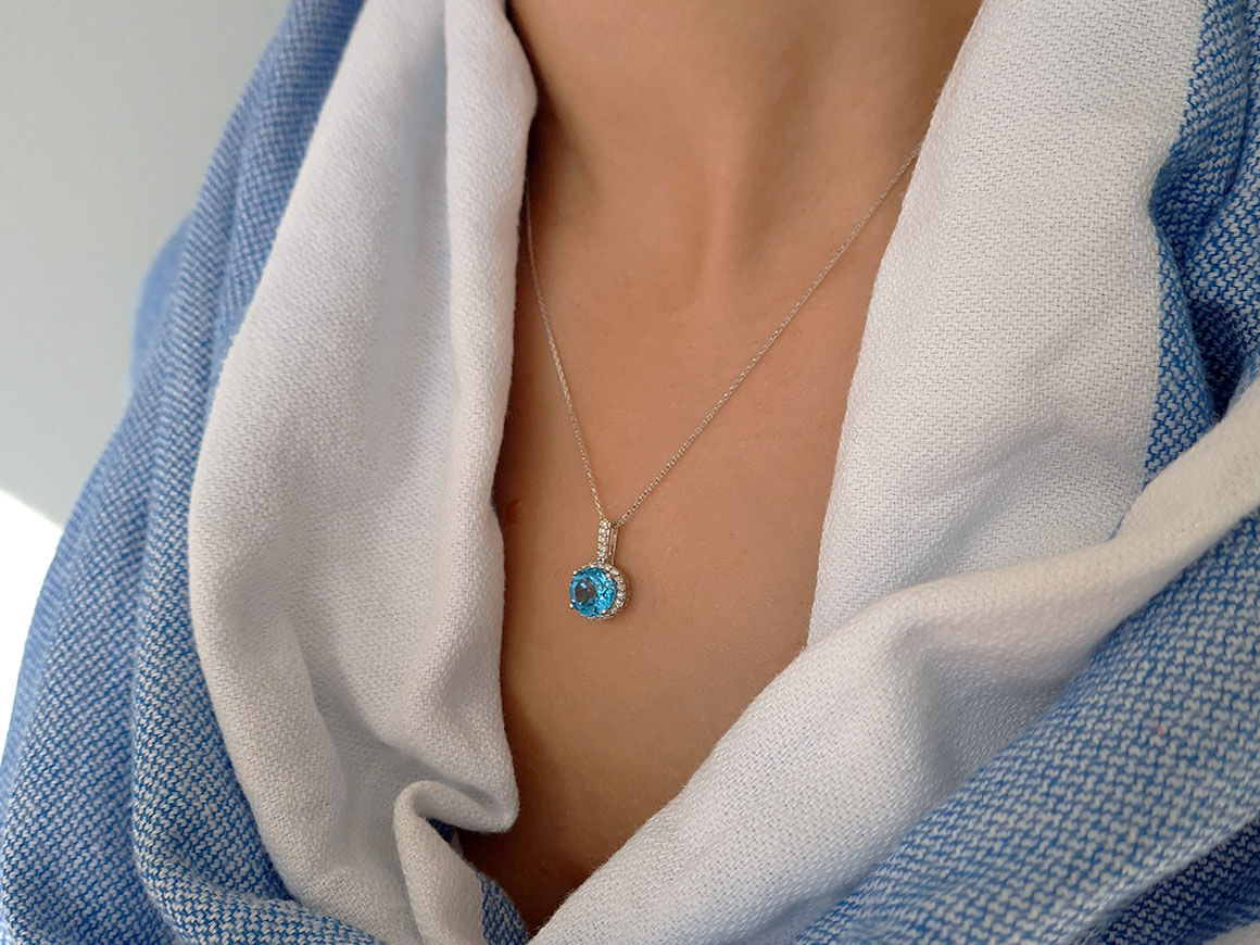Collier diamant et topaze bleue
