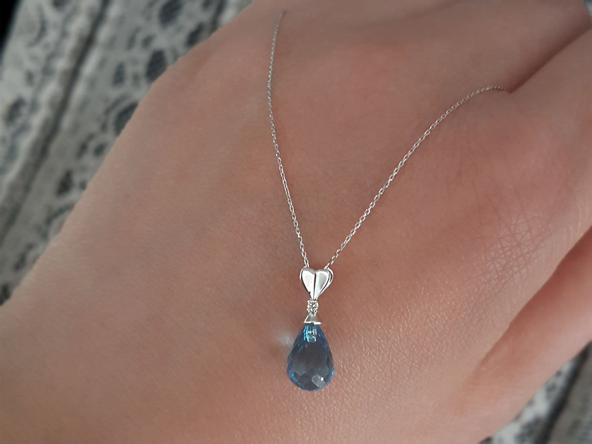 Collier diamant et topaze bleue en forme de larme