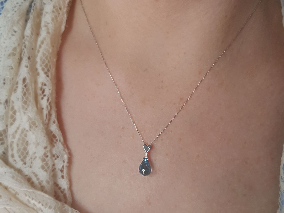 Collier diamant et topaze bleue en forme de larme