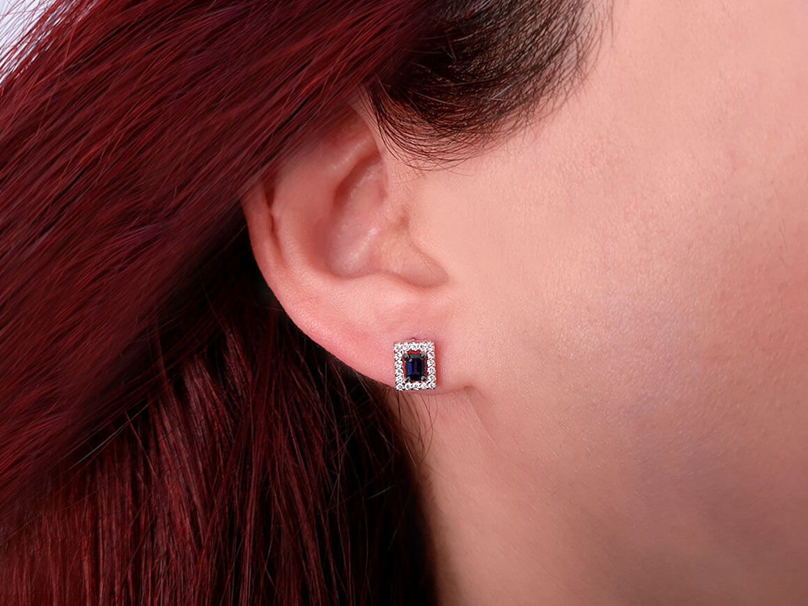 Boucles d'oreilles puces diamant et saphir octogonal