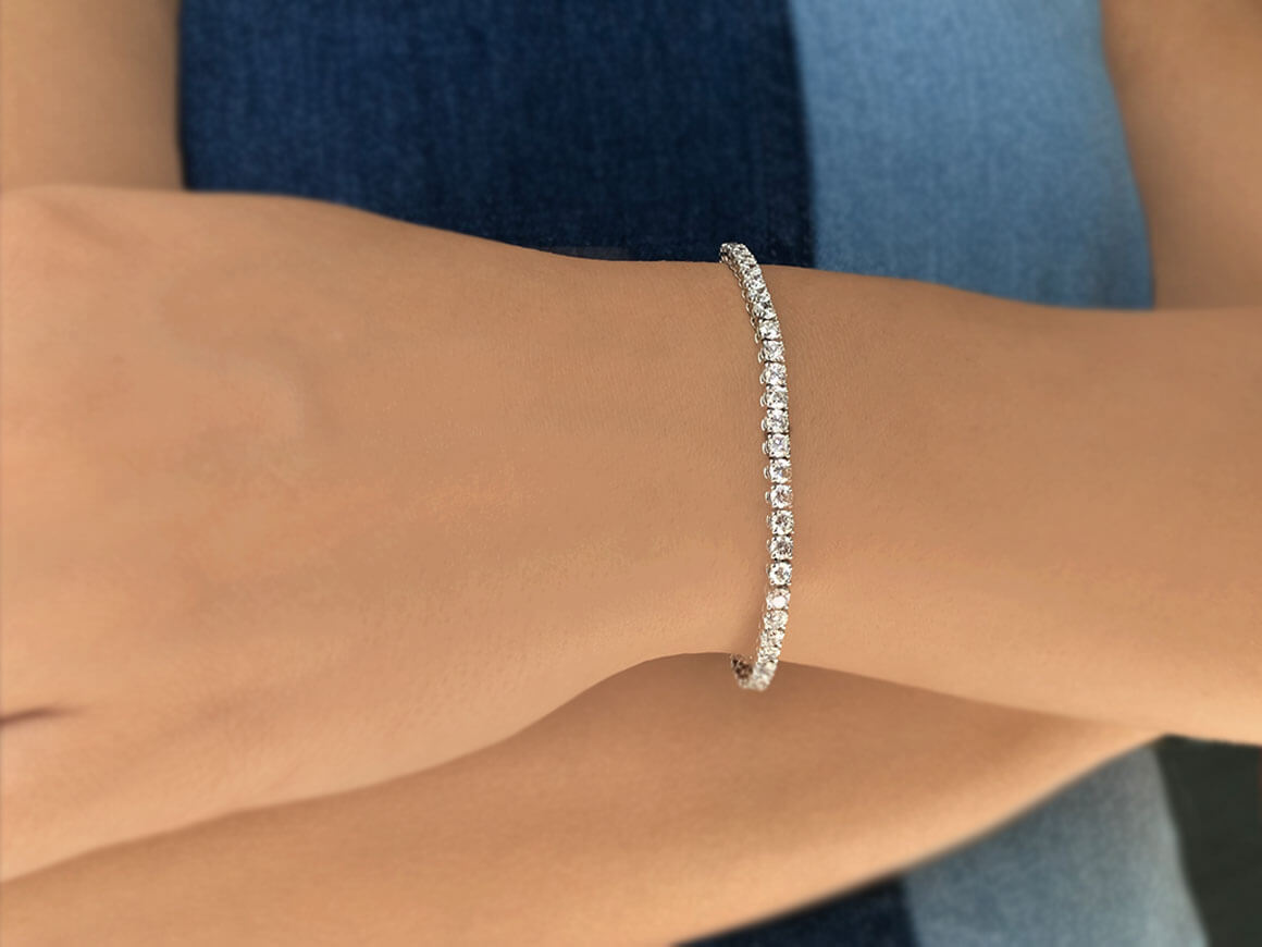 4.20 total carat diamond tennis bracelet