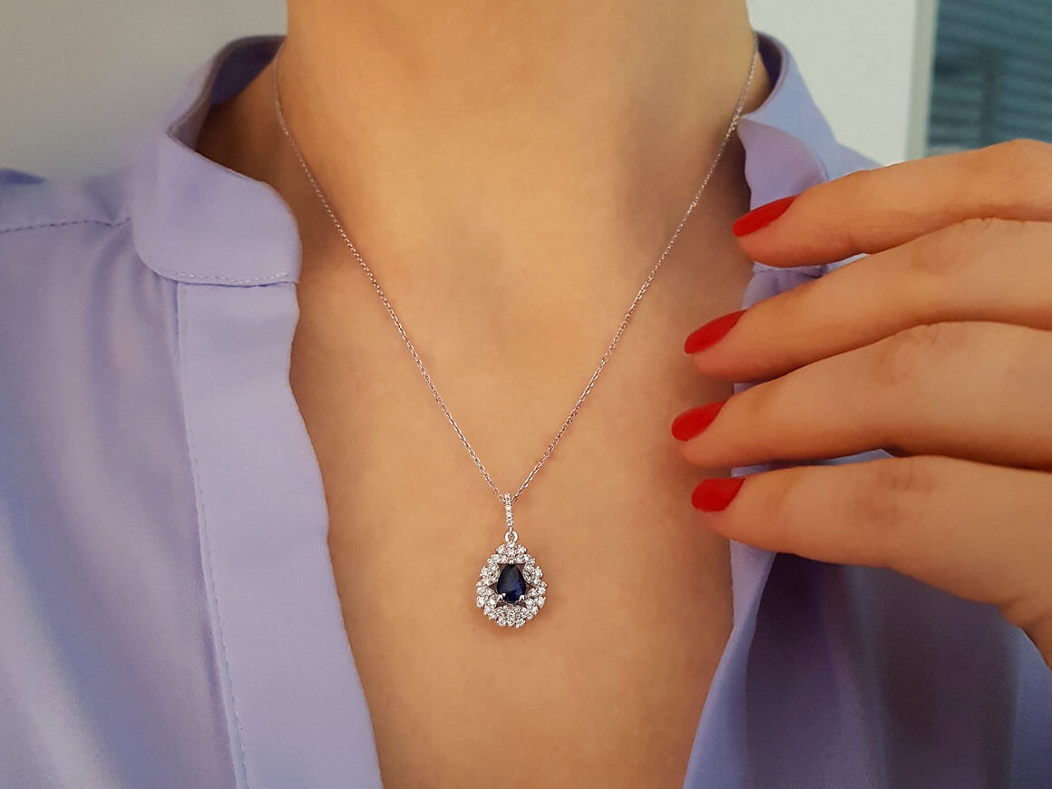 Collier diamant et saphir en forme de larme