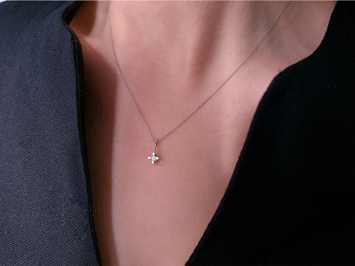 Collier solitaire diamant 0,05 carat