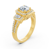 Bague trois pierres et halo de diamants en or jaune