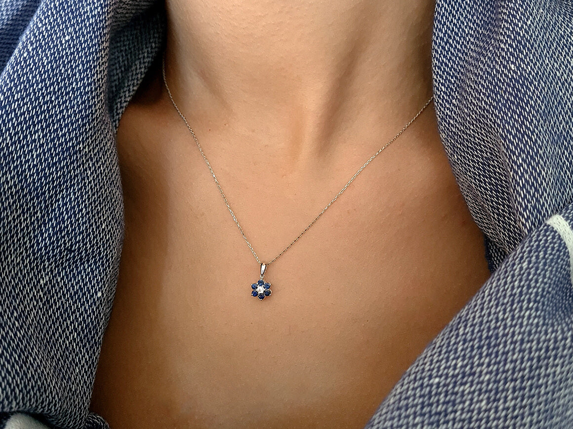 Diamond und Saphir Gänseblümchen Collier