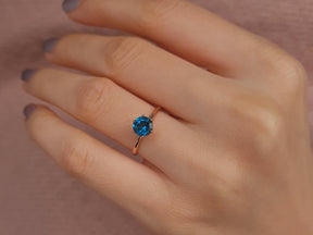 Diamant und London Blaue Topas Rosetta Ring