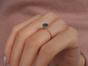 Diamant und London Blaue Topas Rosetta Ring