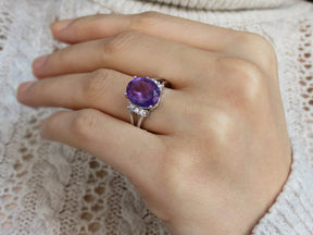 Diamant und Oval Amethyst Ring