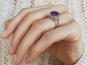 Diamant und Oval Amethyst Ring