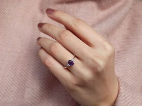 Diamant und Oval Amethyst Ring