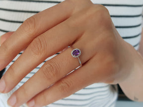 Diamant und Oval Amethyst Ring