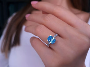 Diamant und Oval Blaue Topas Ring