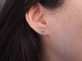 Diamant und Oval Blauer Topas Ohrstecker