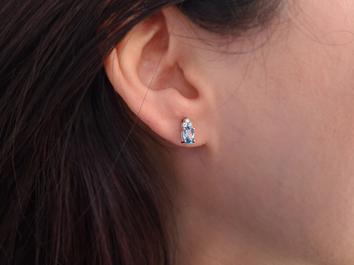 Diamant und Oval Blauer Topas Ohrstecker